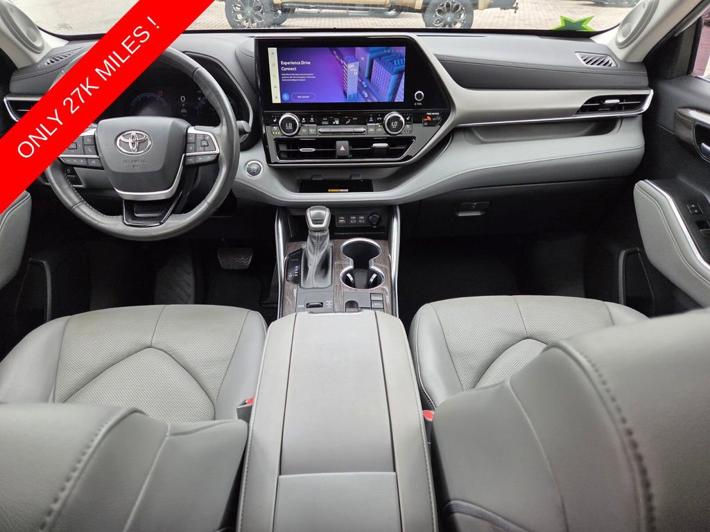 Used 2023 Toyota Highlander Limited FWD image 5