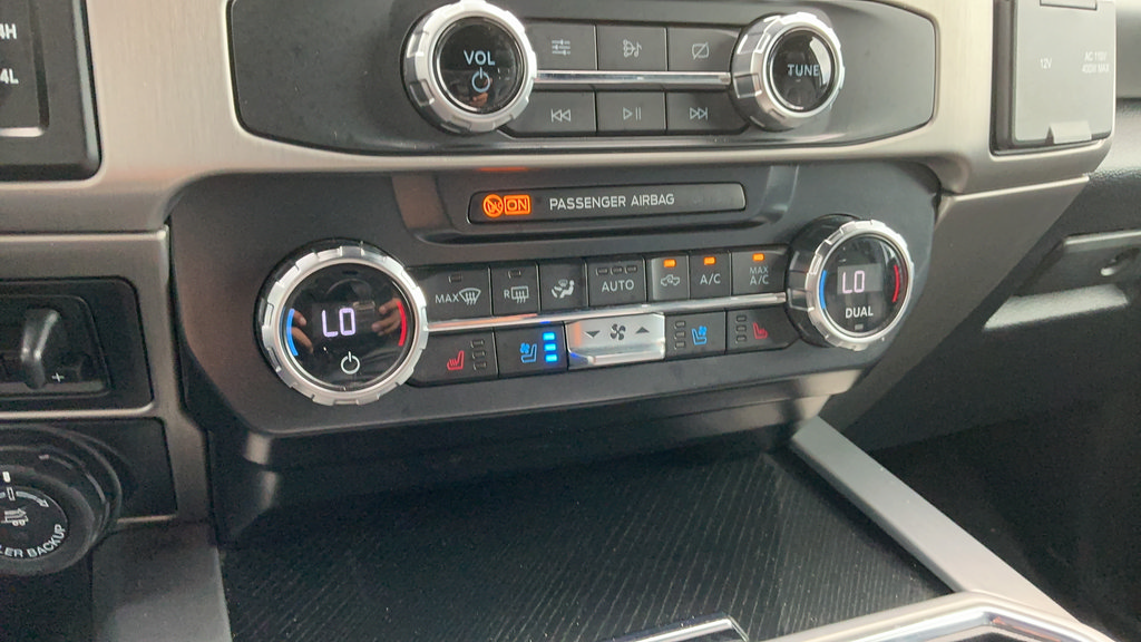 Used 2022 Ford F250 Platinum w/ Tremor Off-Road Package AWD/4WD image 17
