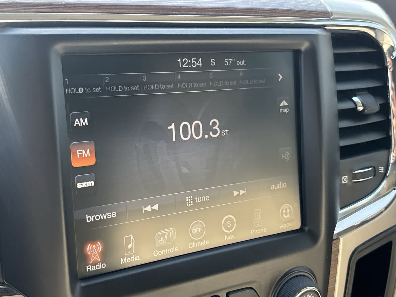 Used 2014 RAM 3500 Laramie w/ Convenience Group AWD/4WD image 18