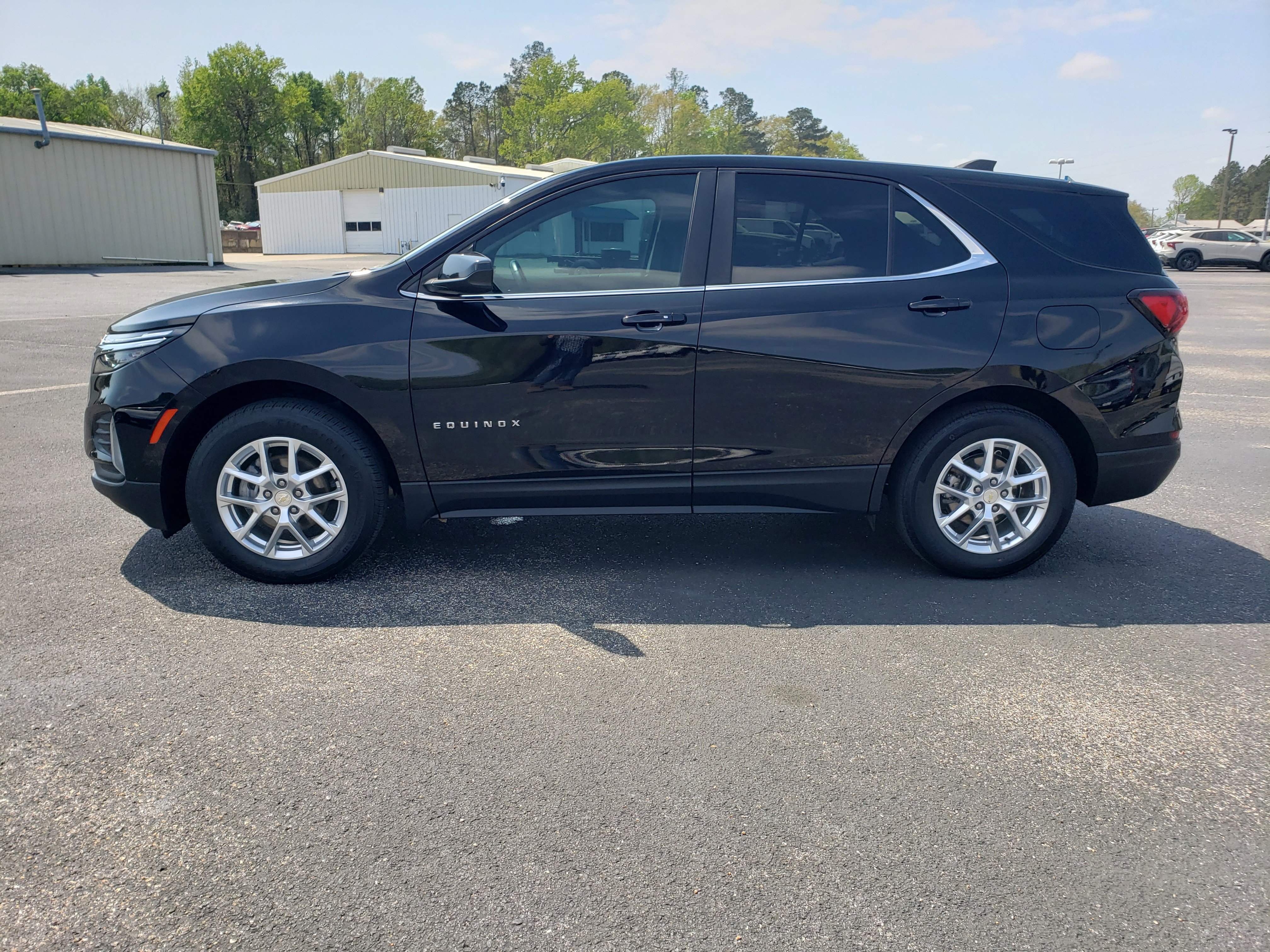 Used 2022 Chevrolet Equinox LT w/ Driver Convenience Package image 6