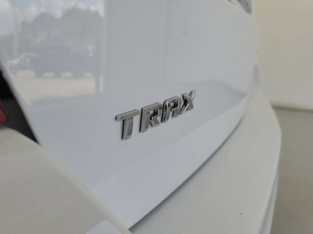 Used 2020 Chevrolet Trax LT w/ LPO, Cargo Package FWD image 9