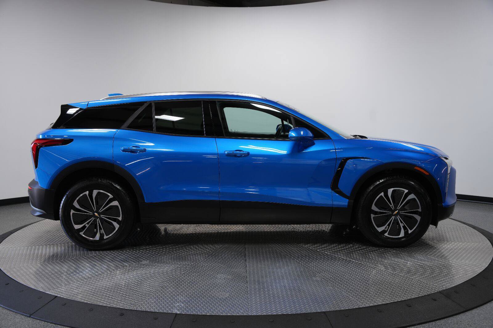 Certified 2024 Chevrolet Blazer EV LT AWD/4WD image 9