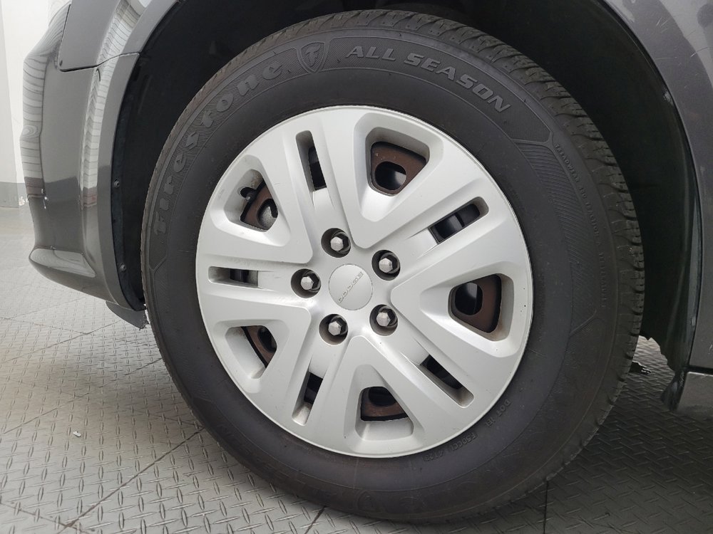 Used 2018 Dodge Grand Caravan SE w/ UConnect Hands-Free Group image 31