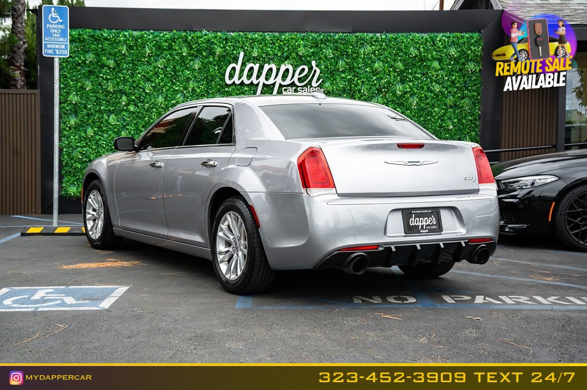 Used 2016 Chrysler 300 C RWD image 8