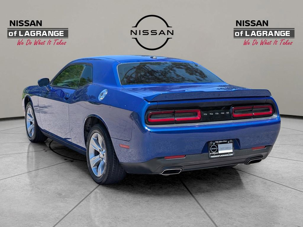 Used 2022 Dodge Challenger SXT RWD image 6