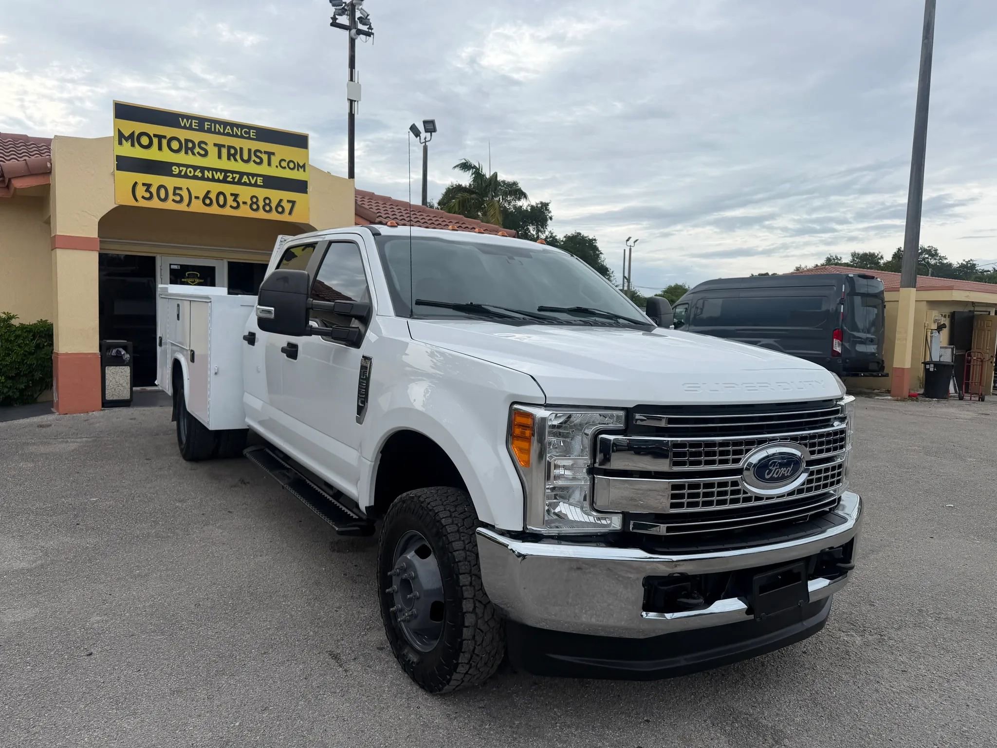 Used 2019 Ford F350 XL w/ Power Equipment Group AWD/4WD image 7