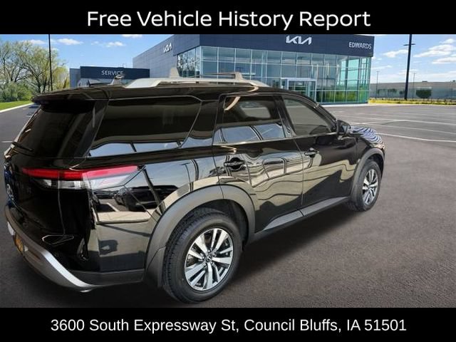 Used 2023 Nissan Pathfinder SL w/ Black Appearance Package AWD/4WD image 5