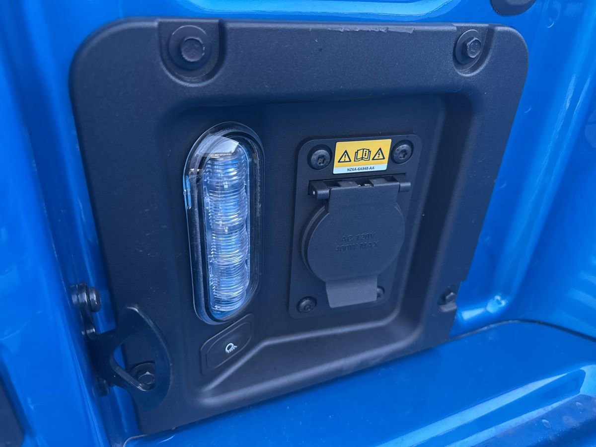 Used 2025 Ford Maverick XLT w/ XLT Luxury Package image 16