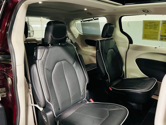 Used 2023 Chrysler Pacifica Limited image 32