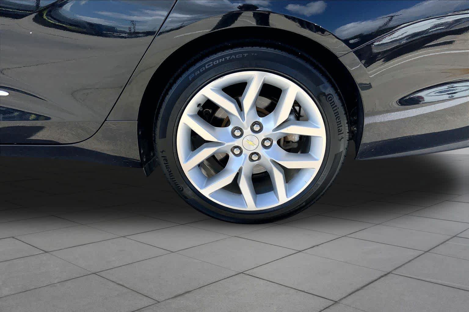 Certified 2018 Chevrolet Impala Premier FWD image 11
