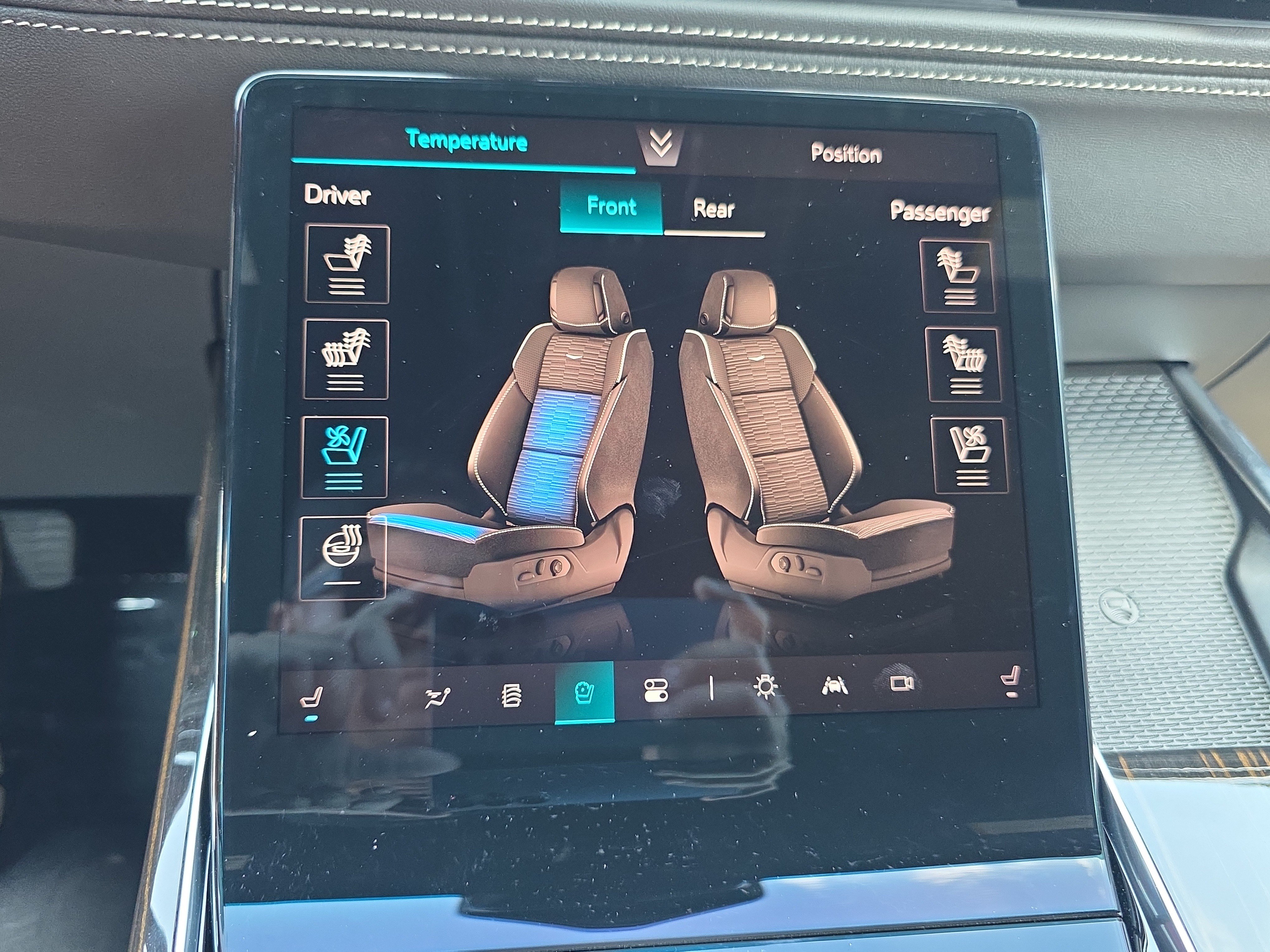 Used 2026 Cadillac Escalade Luxury w/ LPO, Floor Liner Package AWD/4WD image 24