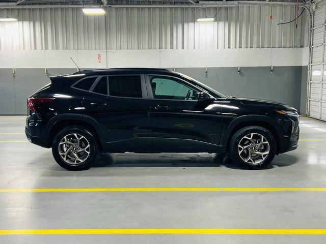 Used 2025 Chevrolet Trax LT w/ LT Convenience Package FWD image 18