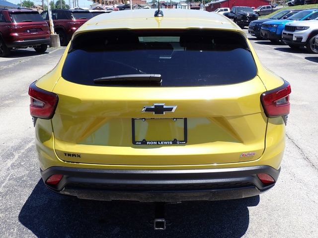 Used 2024 Chevrolet Trax RS w/ Sunroof Package FWD image 4