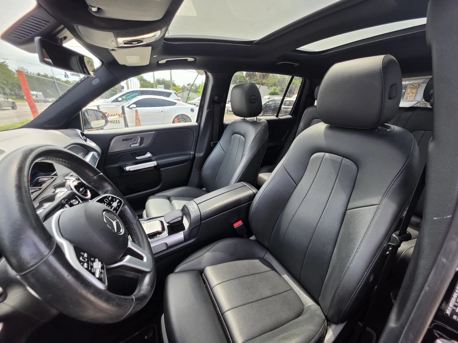 Used 2020 Mercedes-Benz GLB 250 4MATIC w/ Premium Package image 15