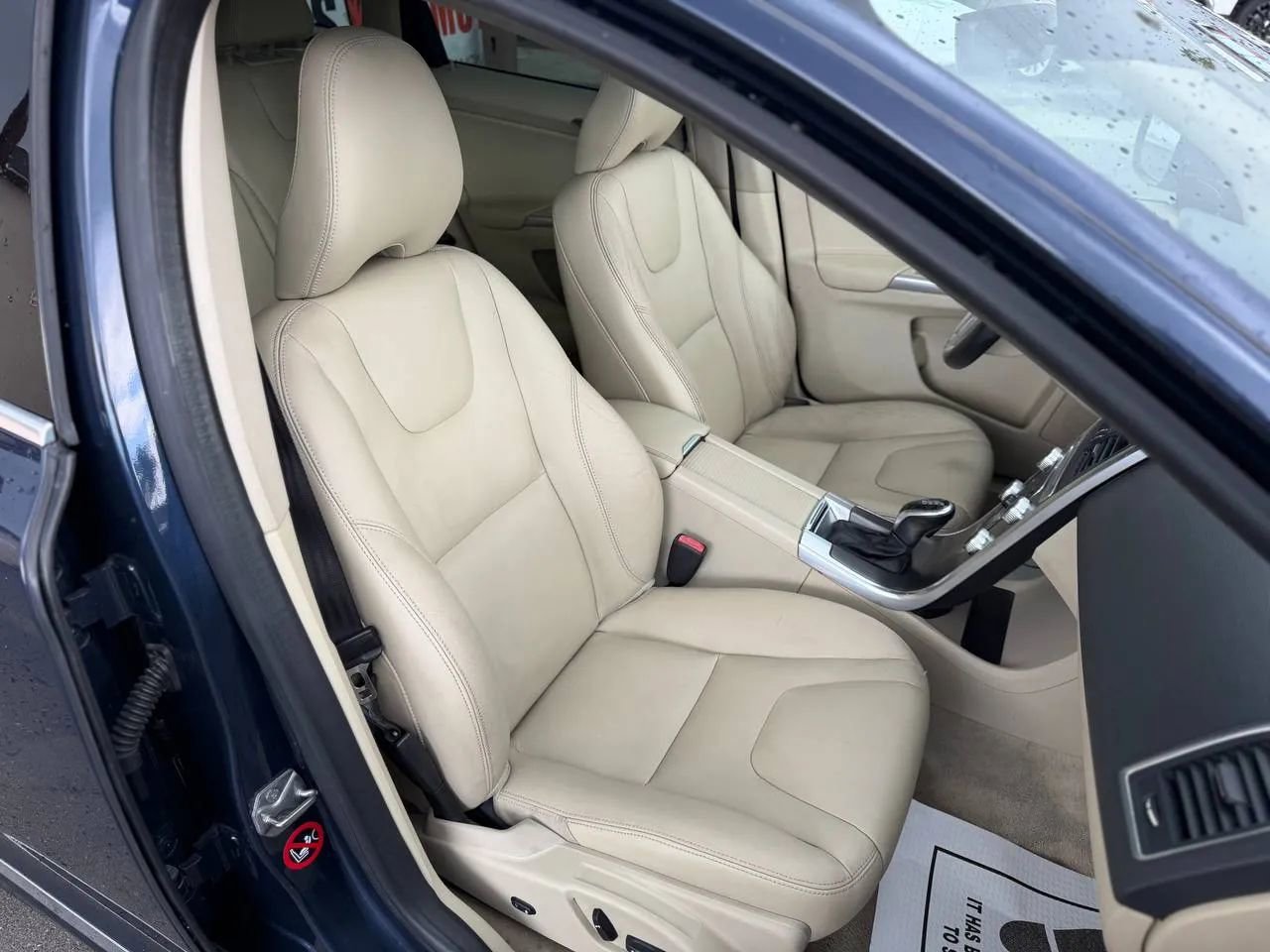 Used 2015 Volvo XC60 T5 AWD/4WD image 40