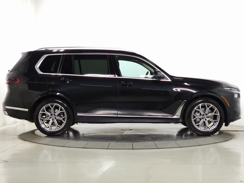 Used 2025 BMW X7 xDrive40i w/ Climate Comfort Package image 11