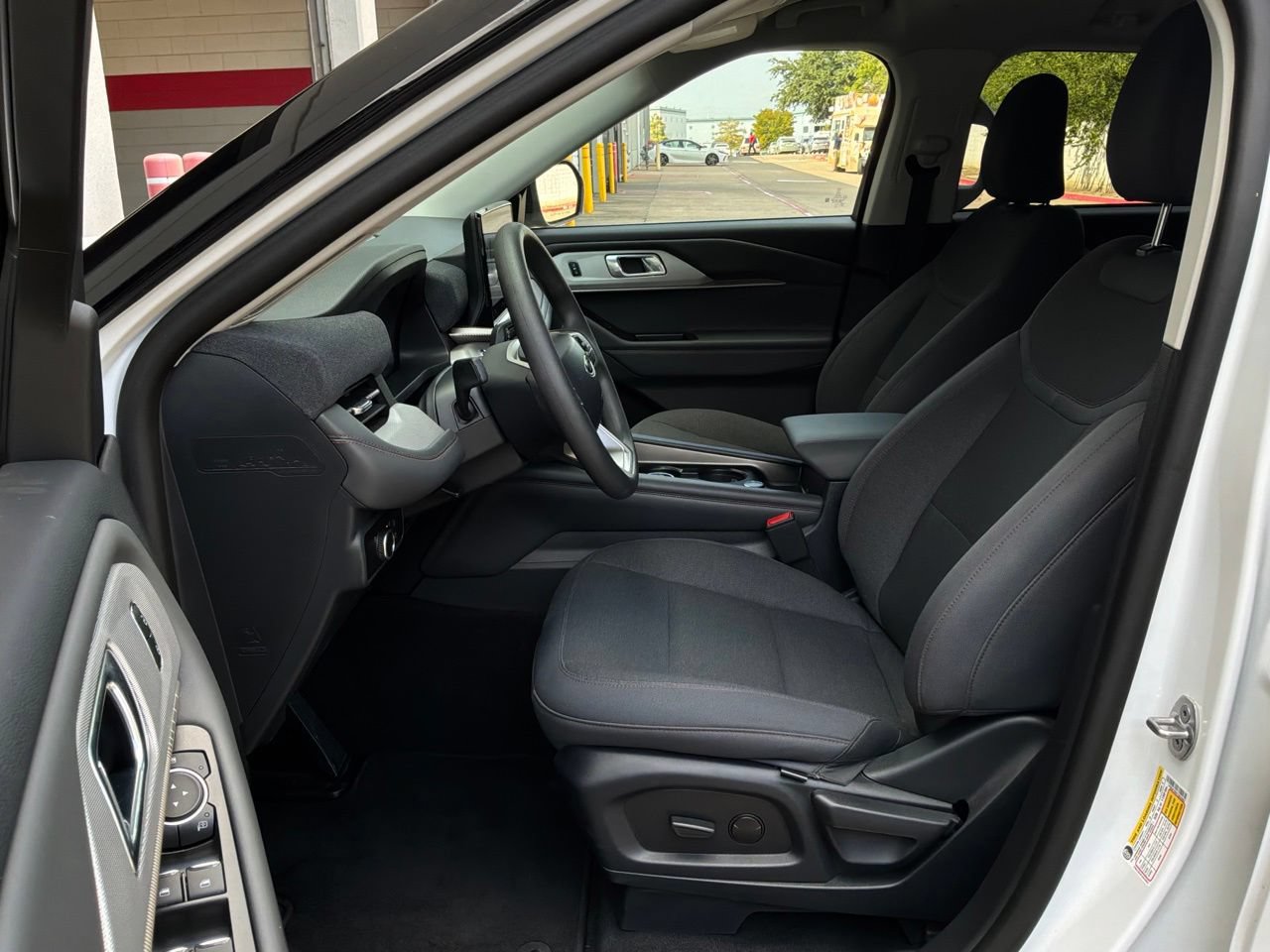 Used 2026 Ford Explorer Active RWD image 10