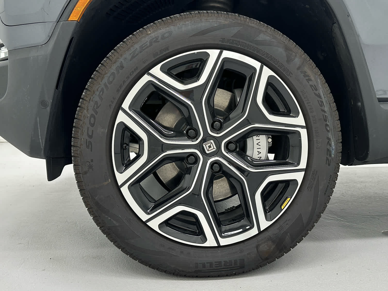 Used 2024 Rivian R1S Adventure Dual AWD/4WD image 9