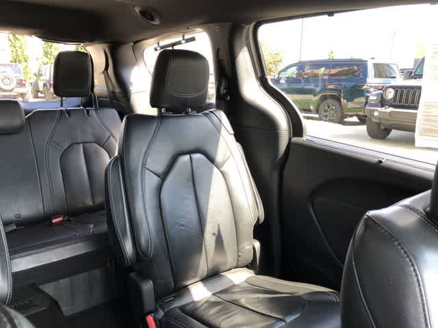 Used 2021 Chrysler Pacifica Touring-L w/ S Appearance Package AWD/4WD image 16