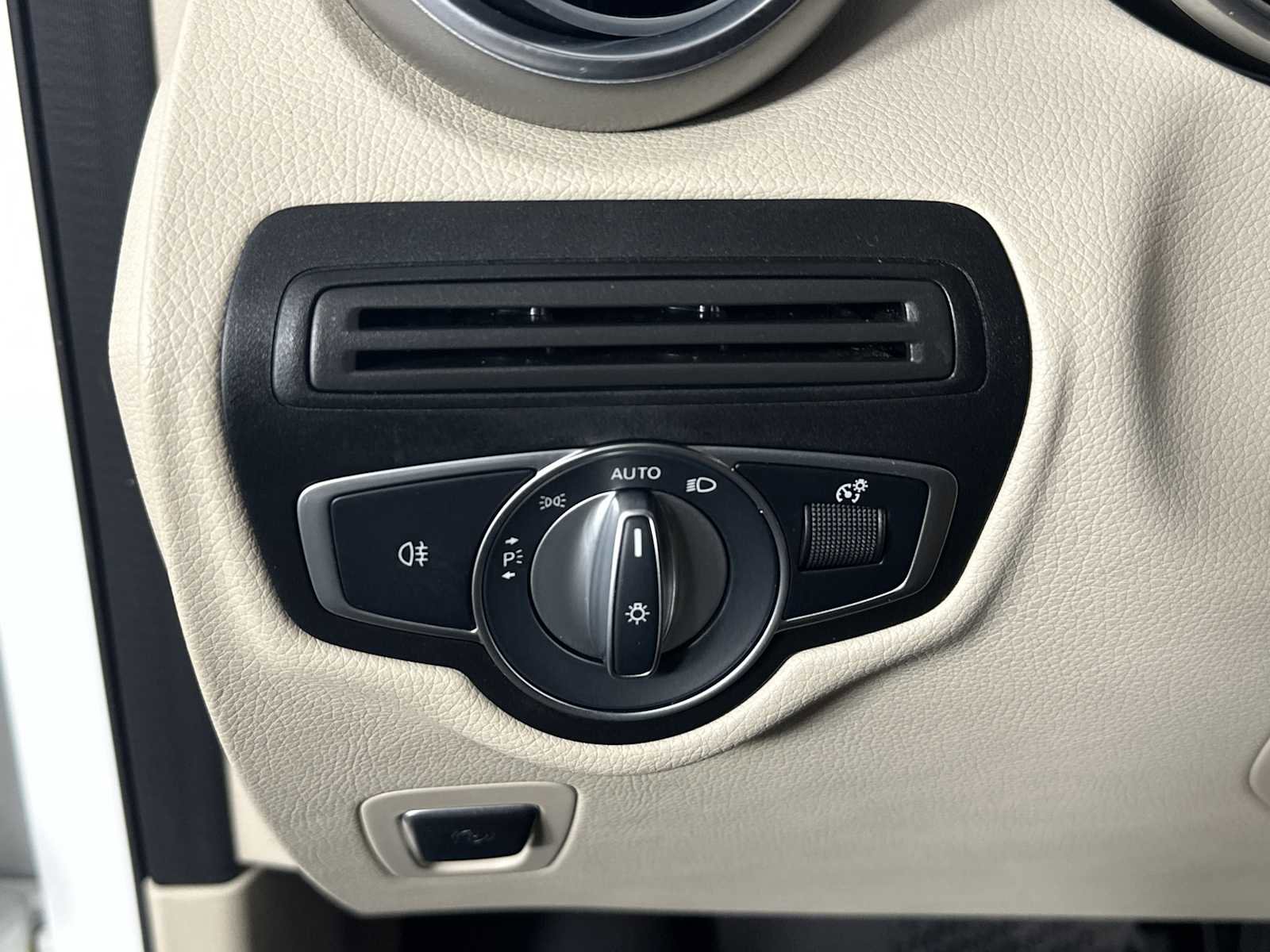 Used 2022 Mercedes-Benz GLC 300 image 30
