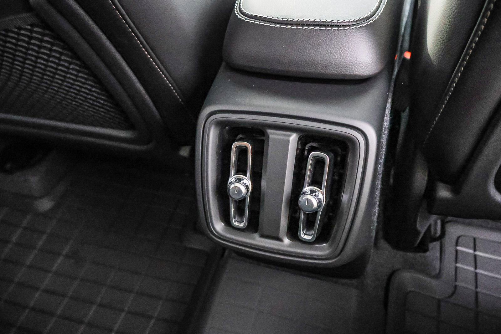 New 2026 Volvo XC40 B5 Core w/ Climate Package image 21