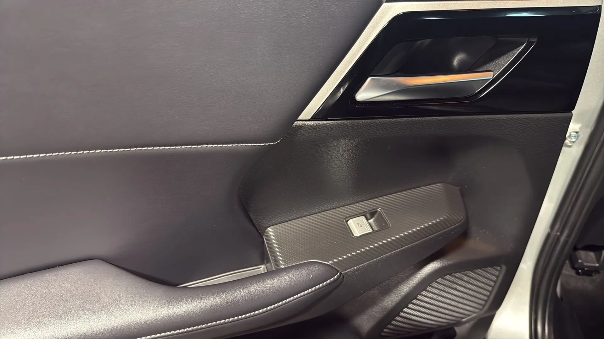 Used 2022 Mitsubishi Outlander SE AWD/4WD image 11