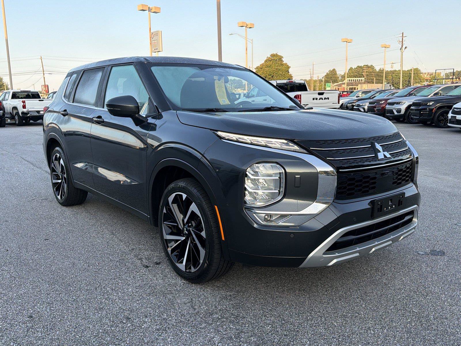 Used 2024 Mitsubishi Outlander SE AWD/4WD image 4