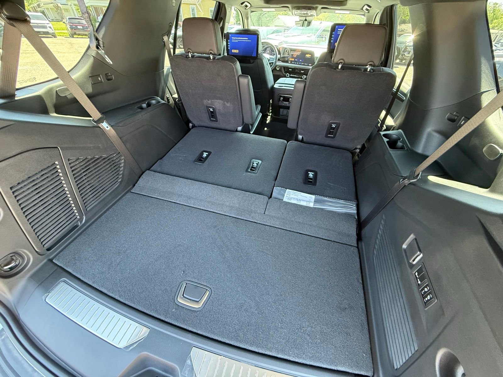 New 2026 Chevrolet Tahoe High Country AWD/4WD image 16