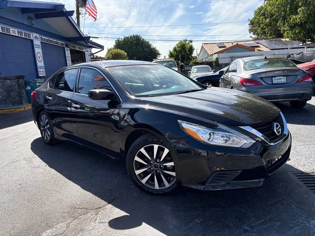 Used 2017 Nissan Altima 2.5 SV image 2