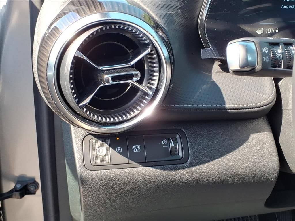 New 2027 Chevrolet Equinox LT w/ Convenience Package II FWD image 15