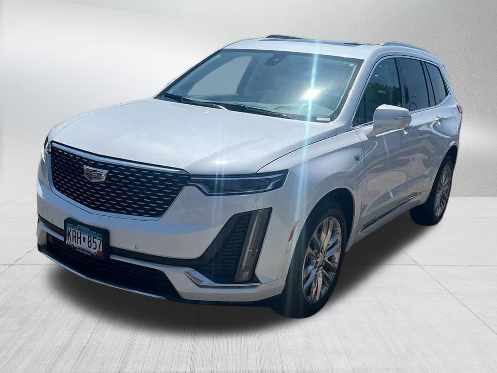 Used 2023 Cadillac XT6 Premium Luxury w/ Technology Package AWD/4WD image 3