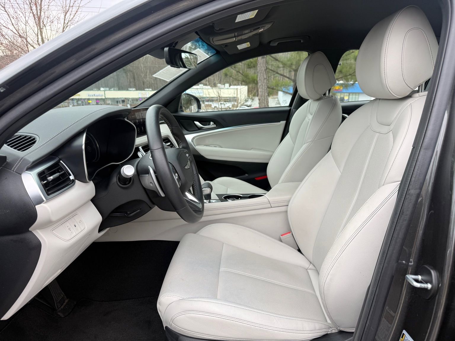 Used 2025 Genesis G70 2.5T image 31