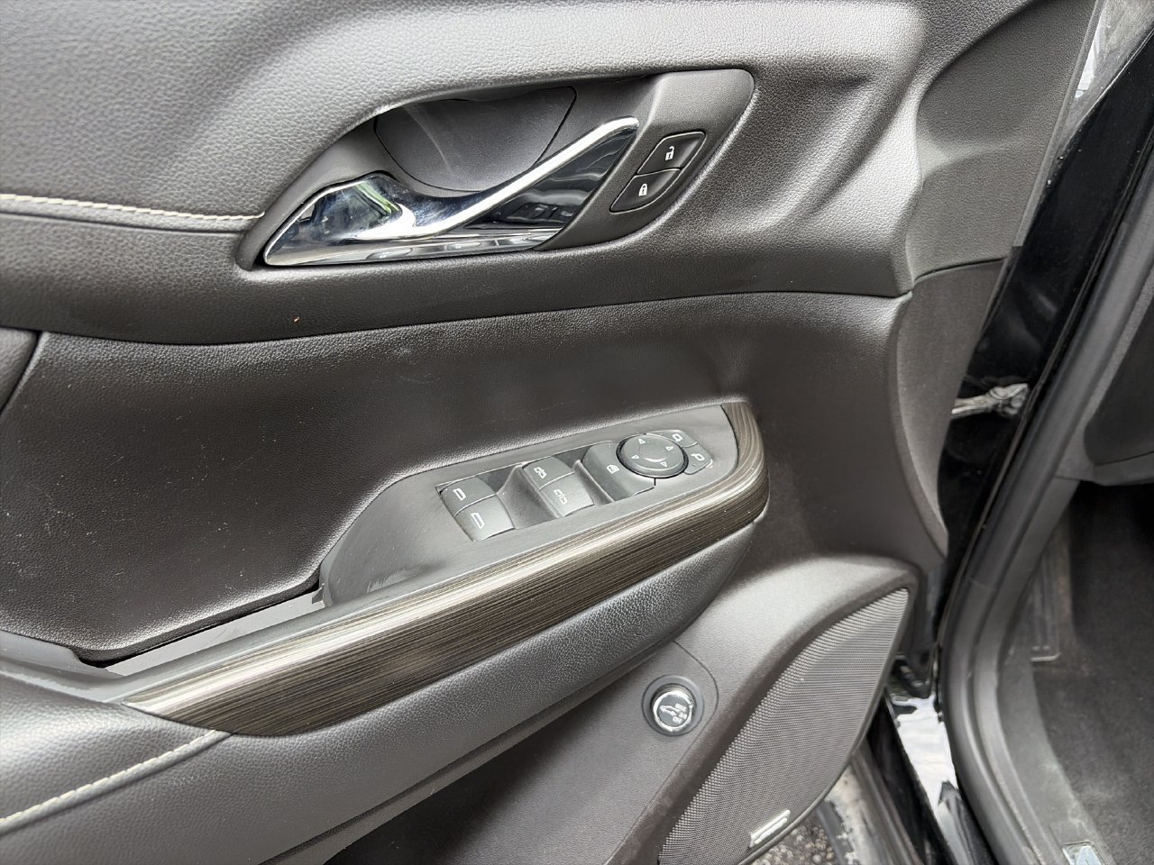 Used 2023 GMC Acadia SLT FWD image 17