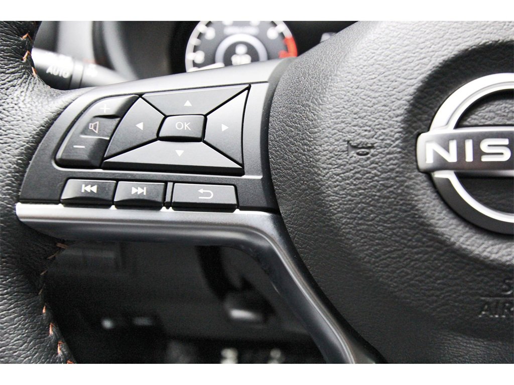 Used 2023 Nissan Kicks SR w/ SR Premium Package image 13