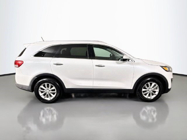 Used 2017 Kia Sorento FWD image 11