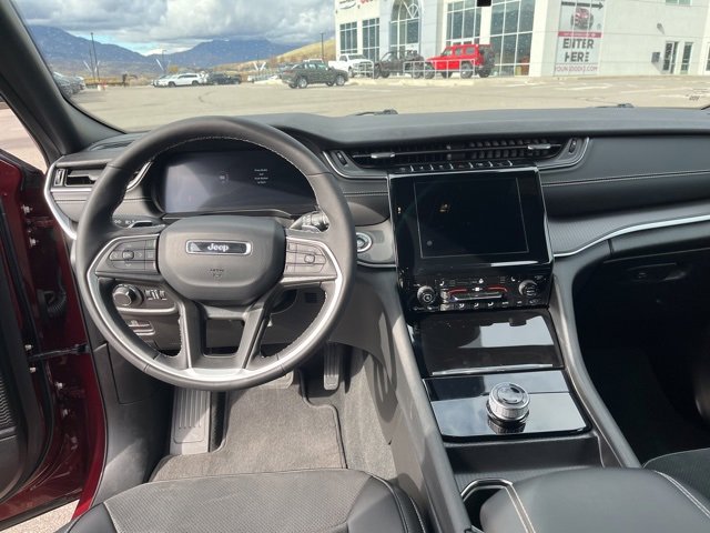 Used 2025 Jeep Grand Cherokee L Altitude image 20