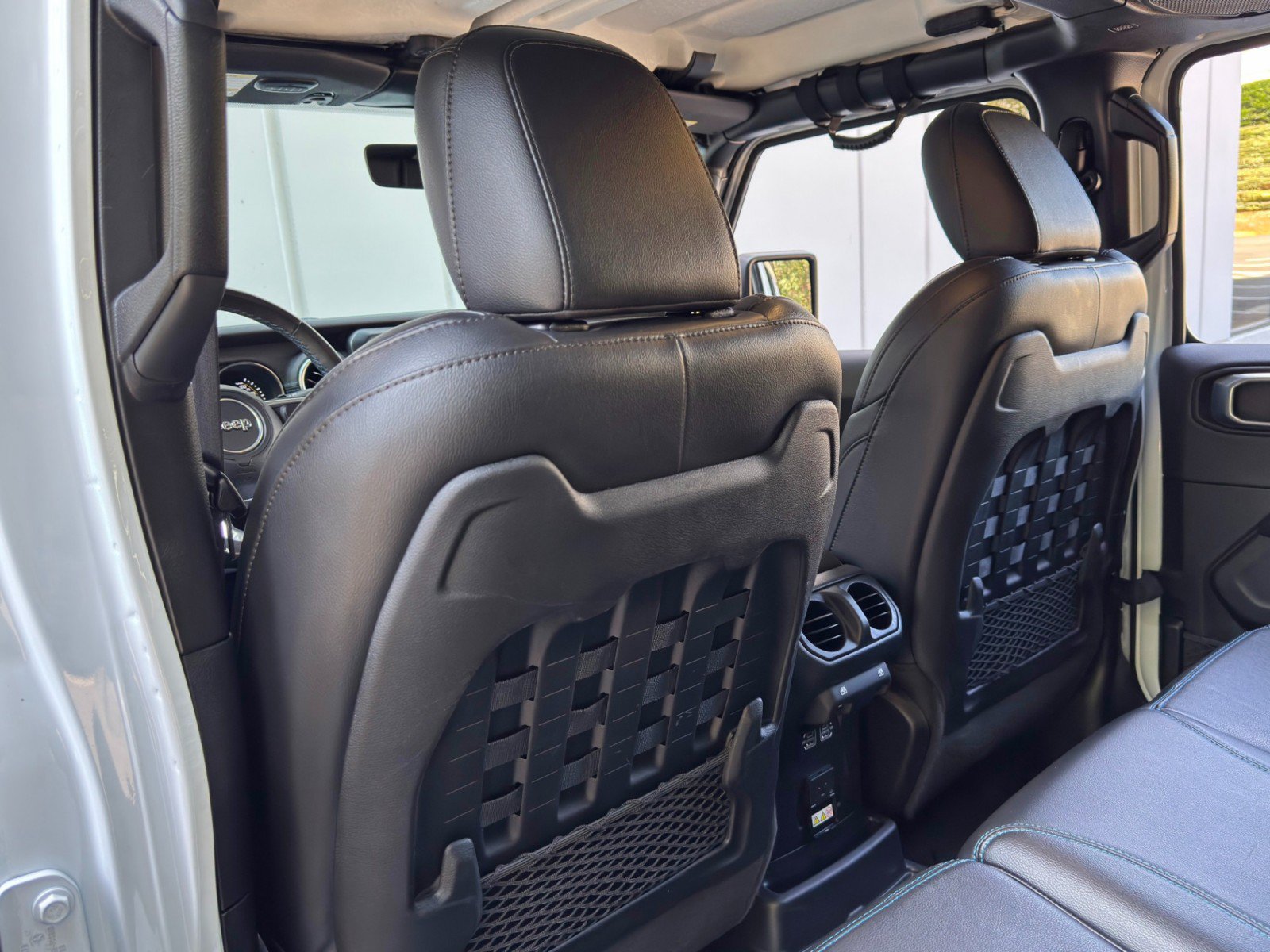 Used 2022 Jeep Wrangler Unlimited Rubicon 4xe w/ Cold Weather Group AWD/4WD image 40