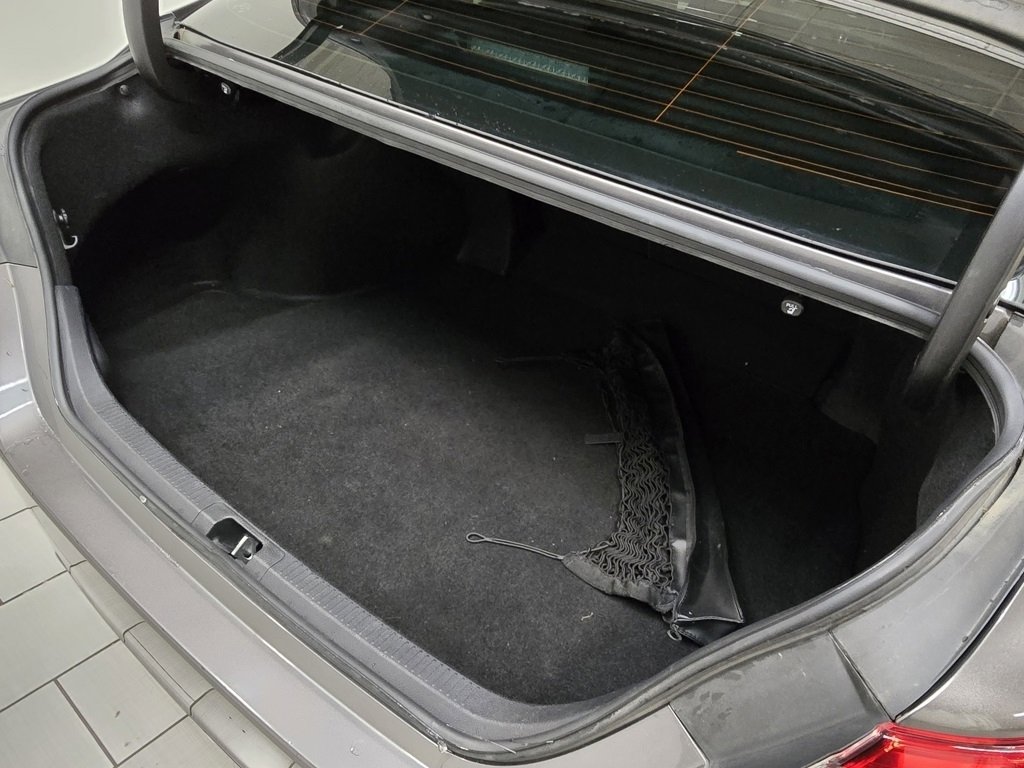 Used 2020 Toyota Camry SE image 15