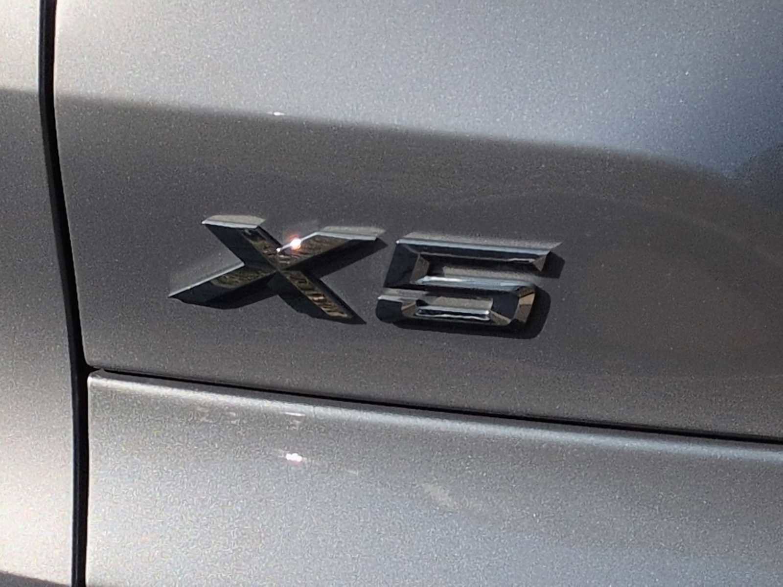 Used 2024 BMW X5 xDrive40i w/ Parking Assistance Package image 12