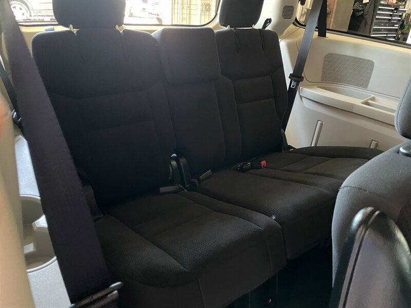 Used 2017 Dodge Grand Caravan SE FWD image 19