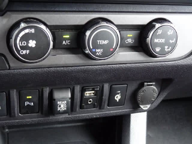 Used 2019 Toyota Tacoma TRD Off-Road w/ Technology Package AWD/4WD image 11