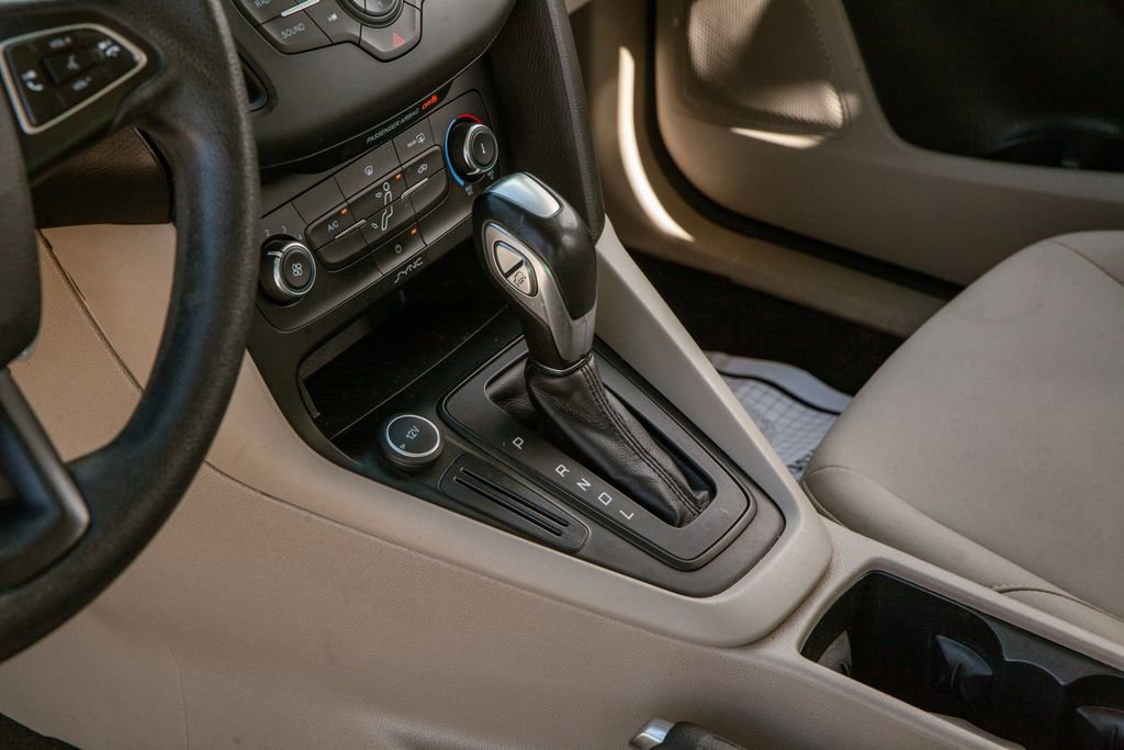 Used 2015 Ford Focus SE FWD image 16