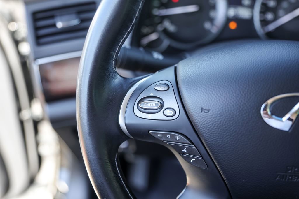 Used 2016 INFINITI Q70 L 3.7 w/ Deluxe Touring Package image 14