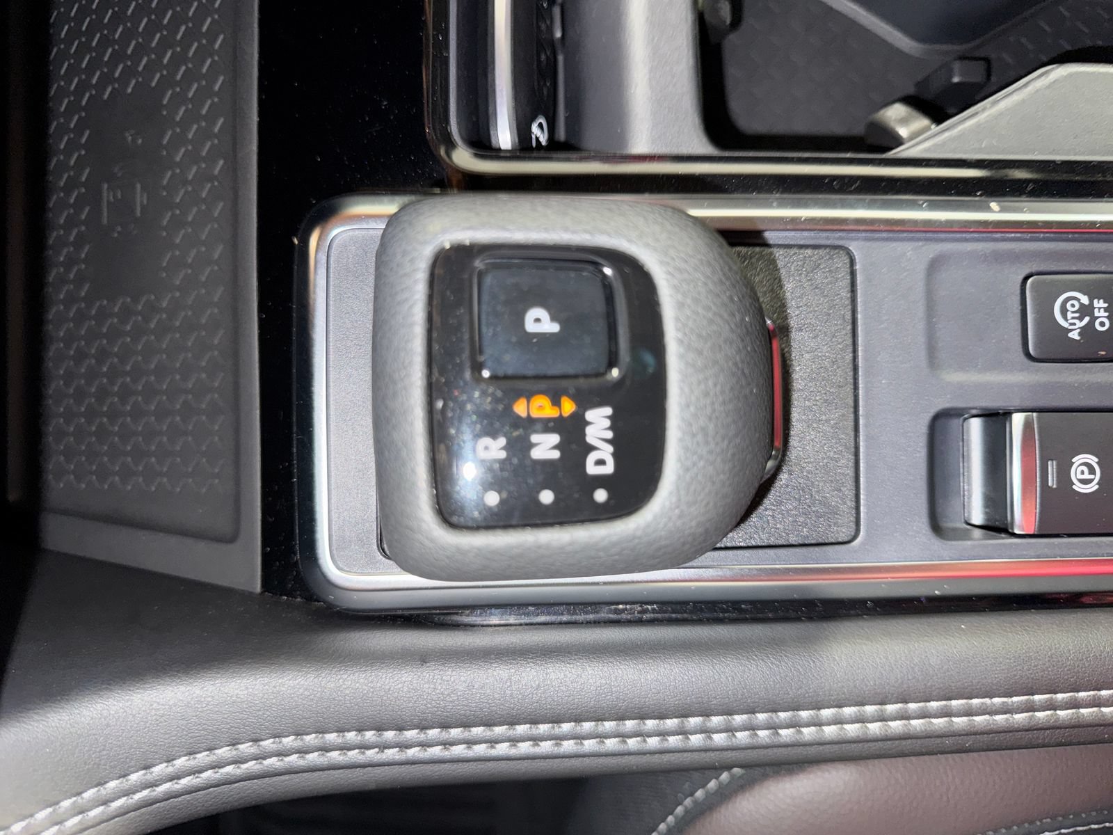 Used 2024 Nissan Pathfinder Platinum w/ Lighting Package (N93) AWD/4WD image 18