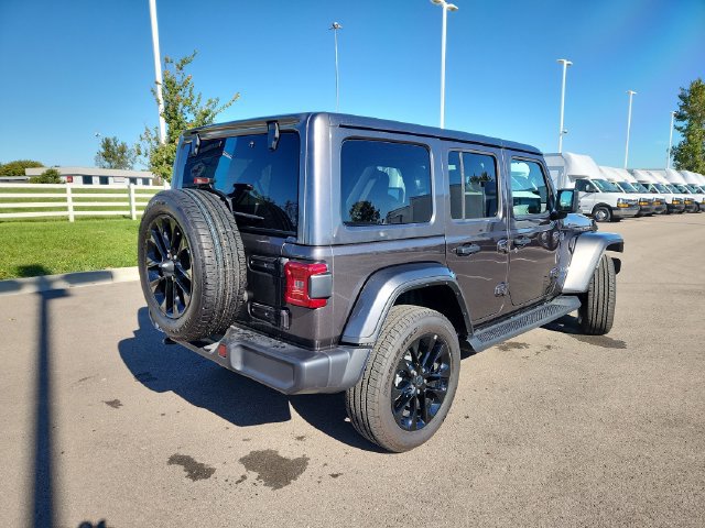 Used 2025 Jeep Wrangler Unlimited Sahara AWD/4WD image 9