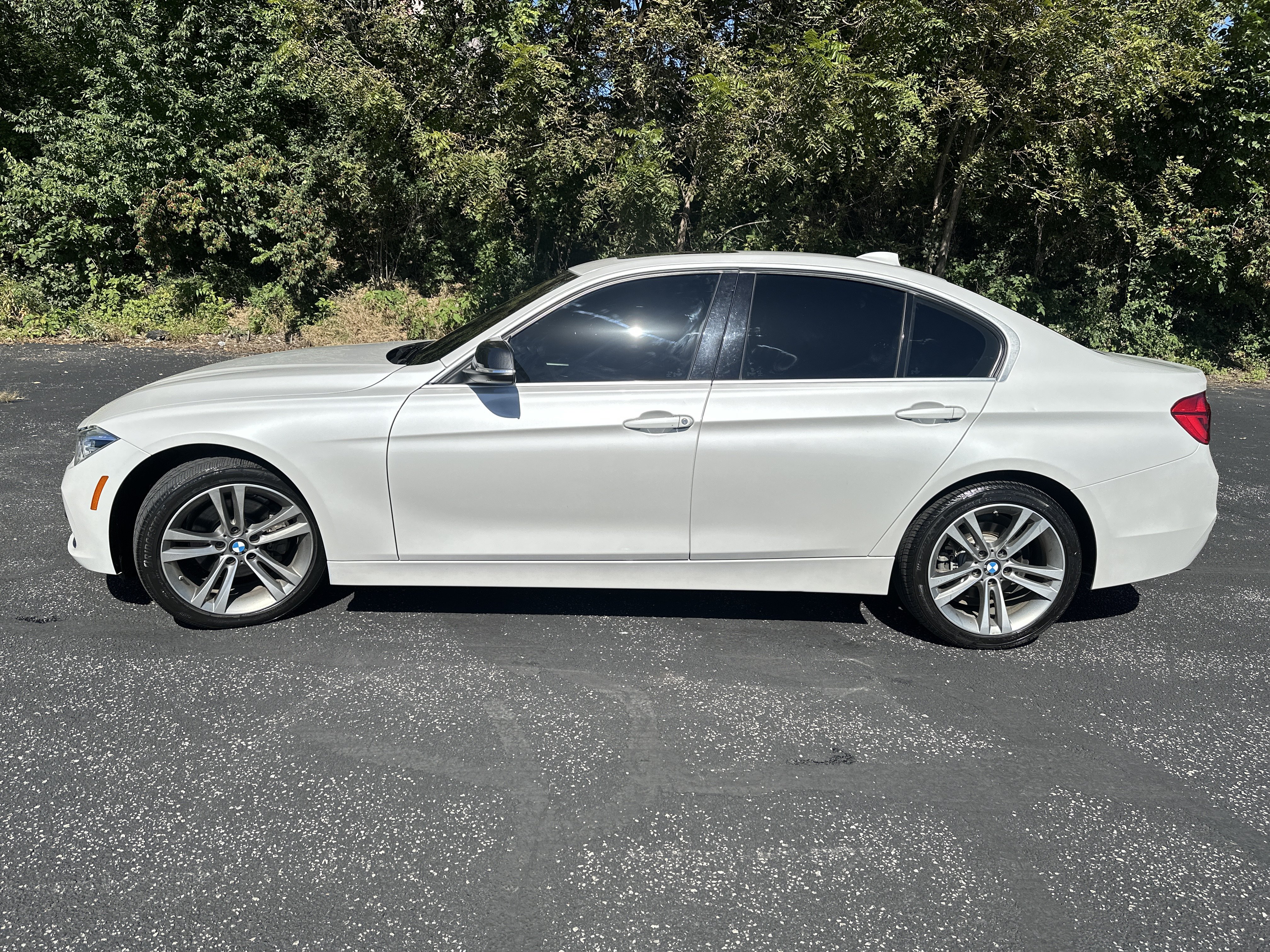Used 2018 BMW 330i xDrive Sedan w/ Convenience Package AWD/4WD image 4