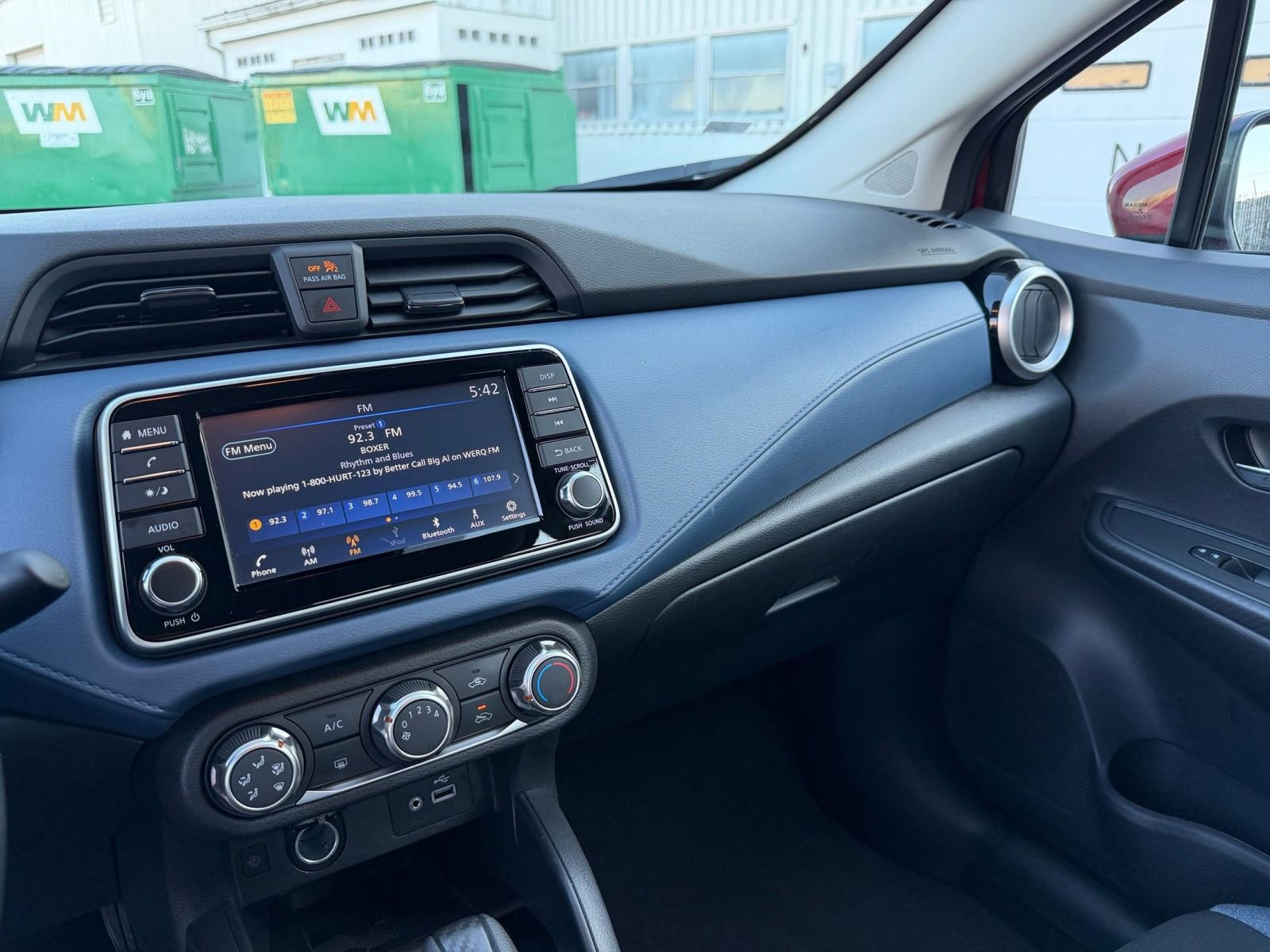 Used 2025 Nissan Versa SV image 30