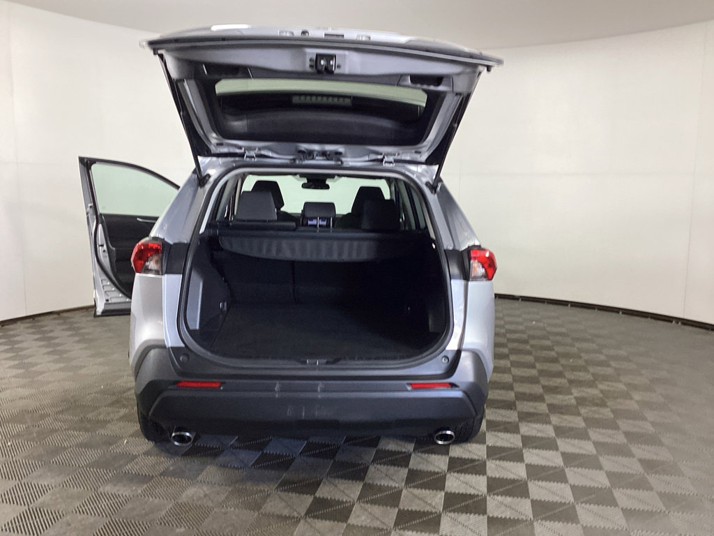 Used 2022 Toyota RAV4 XLE AWD/4WD image 30