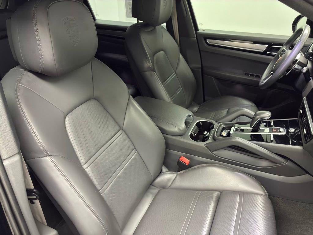 Used 2022 Porsche Cayenne Platinum Edition image 60