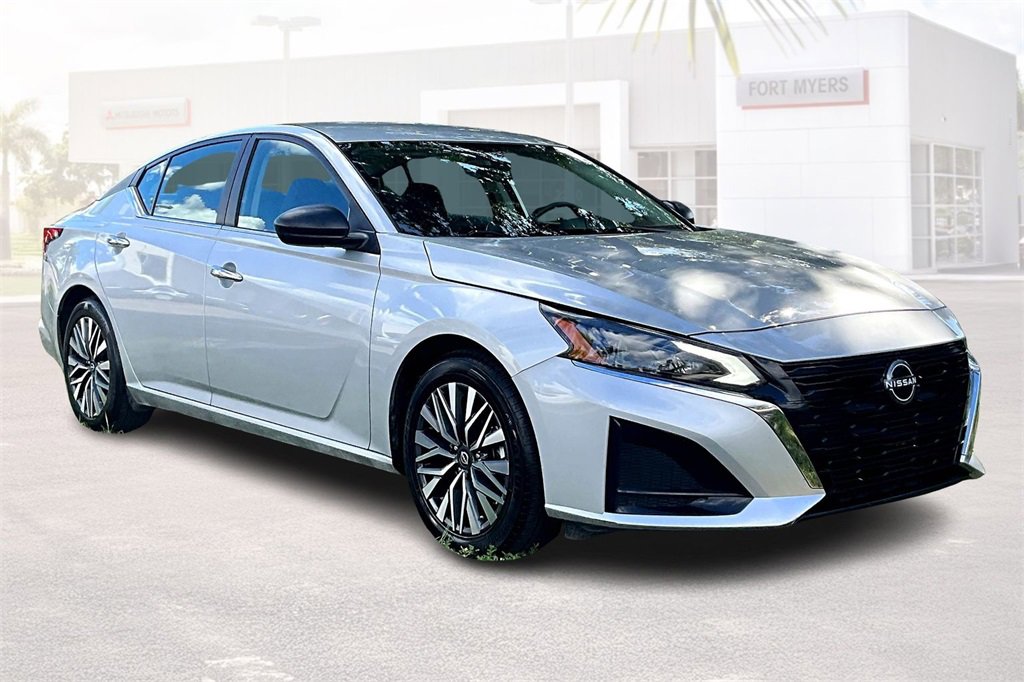 Used 2024 Nissan Altima 2.5 SV